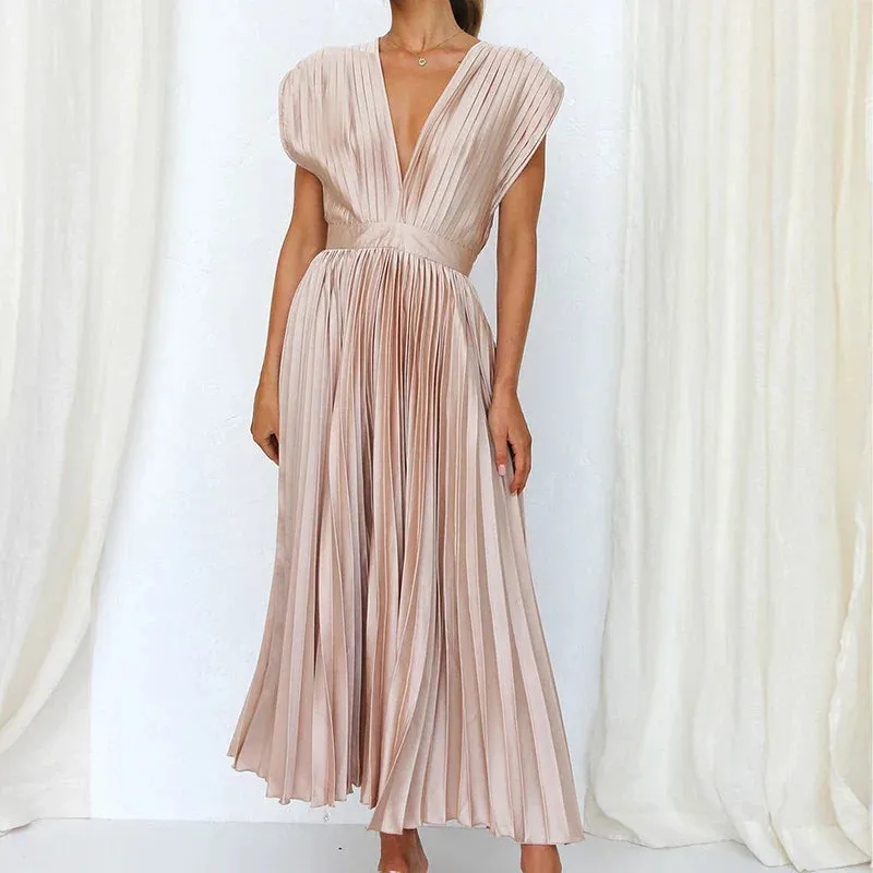 Hedwig - New women's dress with pleats, zipper and sleeveless design