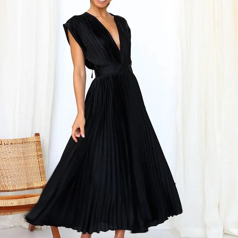 Hedwig - New women's dress with pleats, zipper and sleeveless design