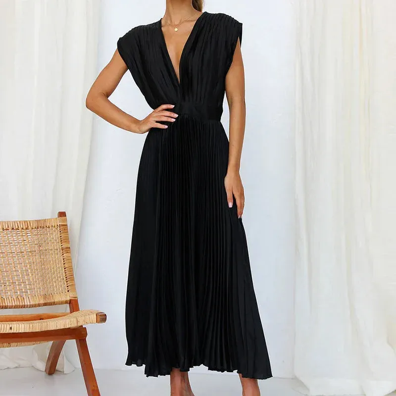 Hedwig - New women's dress with pleats, zipper and sleeveless design