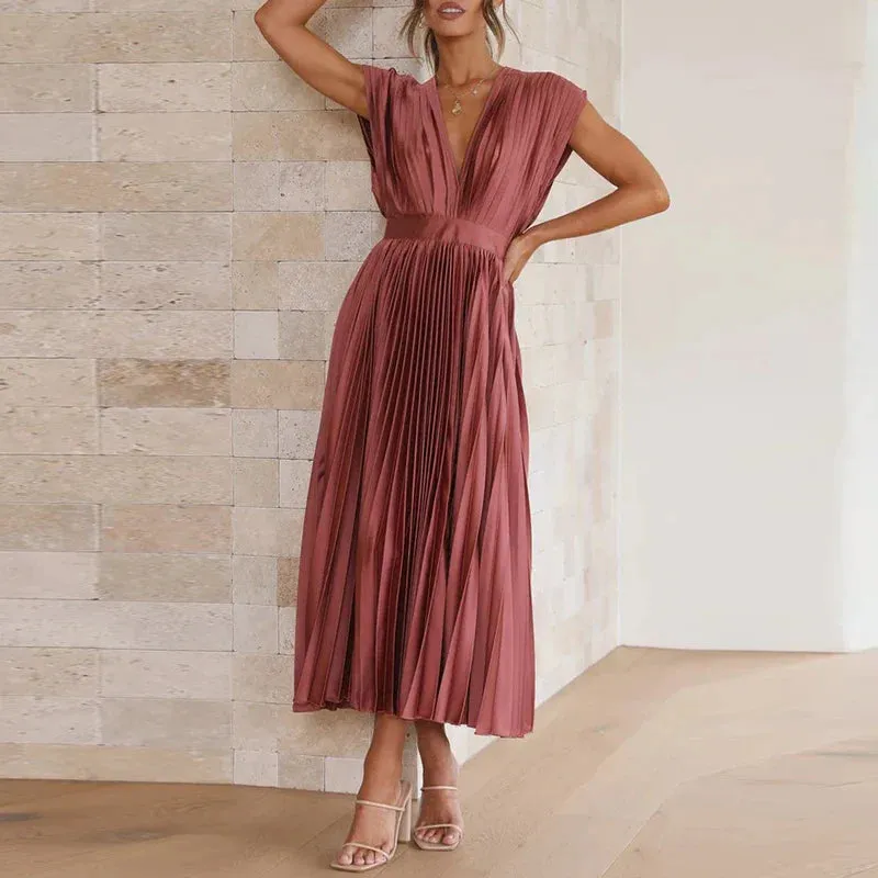 Hedwig - New women's dress with pleats, zipper and sleeveless design
