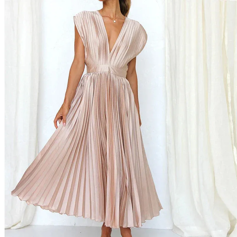 Hedwig - New women's dress with pleats, zipper and sleeveless design