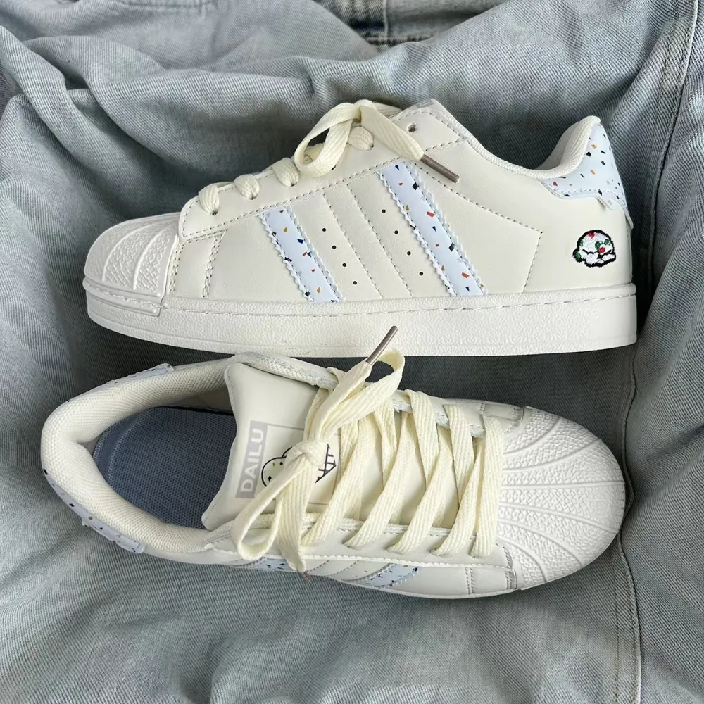 “Shells White Spots” Shoes